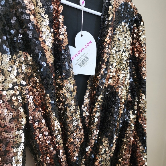 Buddy Love Size M Dress Black / Gold Sequins Loose Fit Wrap Dress Mid Thigh - Picture 5 of 9